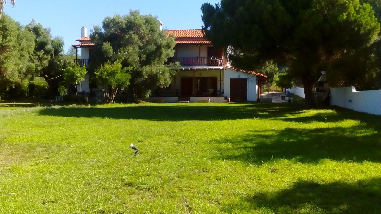 Seafront Villa Joan Nea Skioni Exterior photo